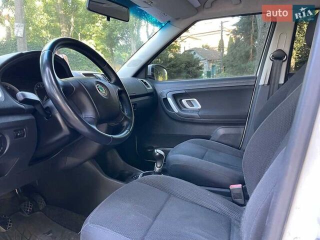 Белый Шкода Фабия, объемом двигателя 1.4 л и пробегом 262 тыс. км за 4740 $, фото 17 на Automoto.ua