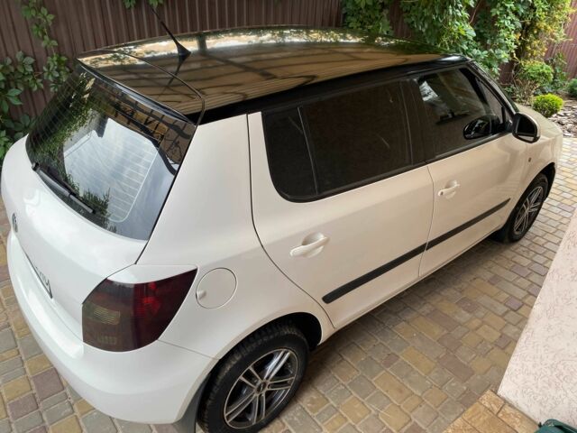 Белый Шкода Фабия, объемом двигателя 1.4 л и пробегом 193 тыс. км за 5000 $, фото 4 на Automoto.ua