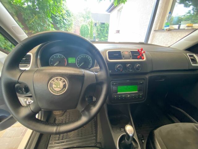 Белый Шкода Фабия, объемом двигателя 1.4 л и пробегом 193 тыс. км за 5000 $, фото 13 на Automoto.ua