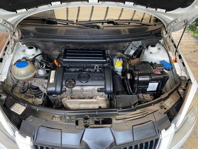 Белый Шкода Фабия, объемом двигателя 1.4 л и пробегом 193 тыс. км за 5000 $, фото 8 на Automoto.ua