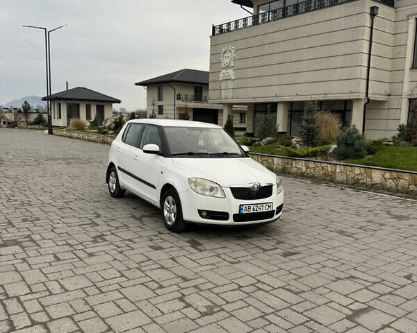 Білий Шкода Фабія, об'ємом двигуна 1.6 л та пробігом 244 тис. км за 5700 $, фото 2 на Automoto.ua