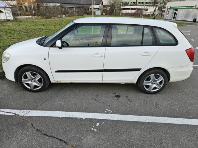 Белый Шкода Фабия, объемом двигателя 1.4 л и пробегом 280 тыс. км за 5242 $, фото 5 на Automoto.ua