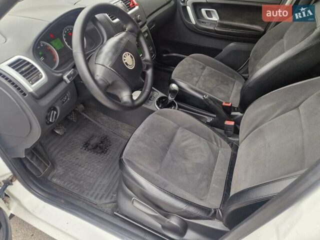 Белый Шкода Фабия, объемом двигателя 1.4 л и пробегом 193 тыс. км за 5700 $, фото 13 на Automoto.ua