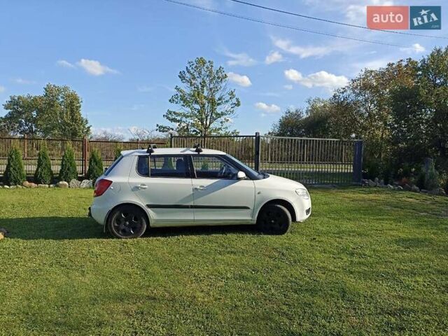 Белый Шкода Фабия, объемом двигателя 1.39 л и пробегом 330 тыс. км за 4400 $, фото 32 на Automoto.ua