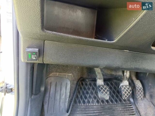 Белый Шкода Фабия, объемом двигателя 1.39 л и пробегом 330 тыс. км за 4400 $, фото 17 на Automoto.ua