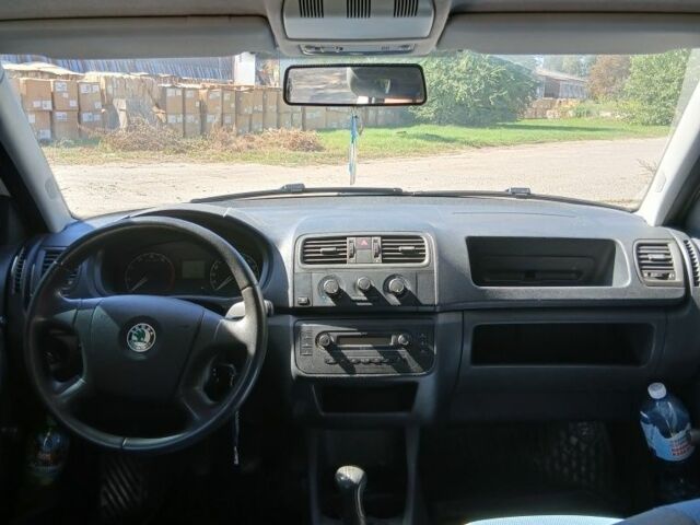 Белый Шкода Фабия, объемом двигателя 1.2 л и пробегом 198 тыс. км за 3850 $, фото 4 на Automoto.ua