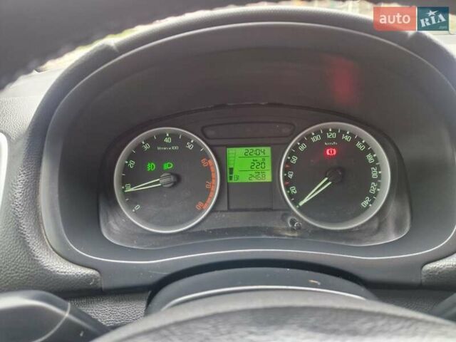 Белый Шкода Фабия, объемом двигателя 1.4 л и пробегом 193 тыс. км за 5700 $, фото 15 на Automoto.ua