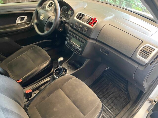 Белый Шкода Фабия, объемом двигателя 1.4 л и пробегом 193 тыс. км за 5000 $, фото 10 на Automoto.ua