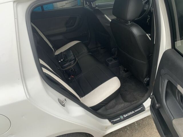 Білий Шкода Фабія, об'ємом двигуна 1.4 л та пробігом 220 тис. км за 4999 $, фото 5 на Automoto.ua