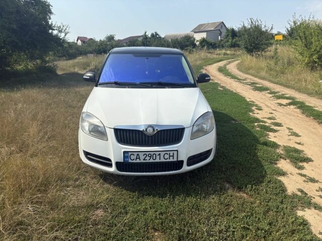 Білий Шкода Фабія, об'ємом двигуна 1.2 л та пробігом 173 тис. км за 4560 $, фото 4 на Automoto.ua