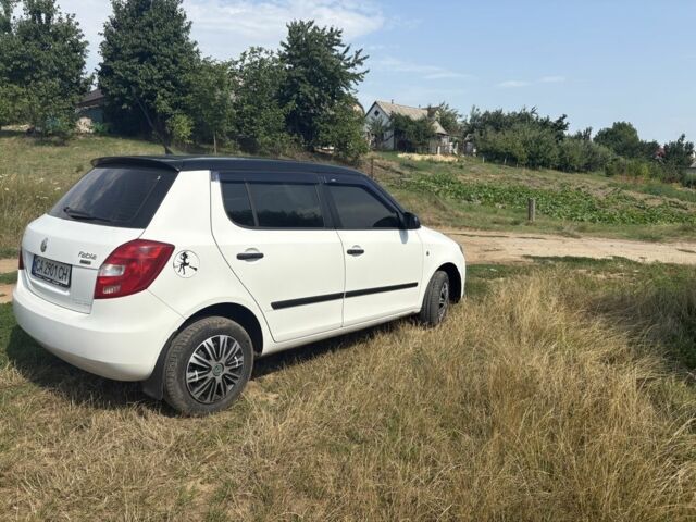 Білий Шкода Фабія, об'ємом двигуна 1.2 л та пробігом 173 тис. км за 4560 $, фото 1 на Automoto.ua