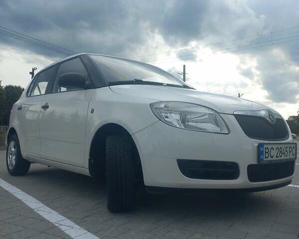 Белый Шкода Фабия, объемом двигателя 1.2 л и пробегом 185 тыс. км за 4700 $, фото 3 на Automoto.ua