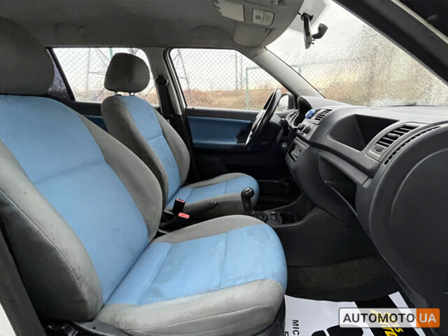 Білий Шкода Фабія, об'ємом двигуна 1.2 л та пробігом 237 тис. км за 4000 $, фото 16 на Automoto.ua