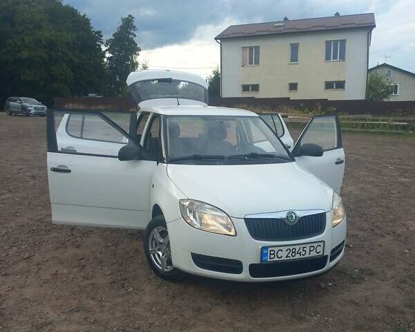 Белый Шкода Фабия, объемом двигателя 1.2 л и пробегом 185 тыс. км за 4700 $, фото 13 на Automoto.ua