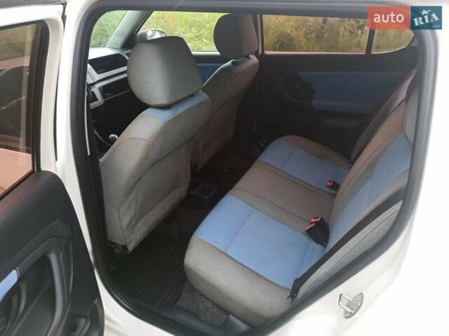 Білий Шкода Фабія, об'ємом двигуна 1.2 л та пробігом 246 тис. км за 4300 $, фото 2 на Automoto.ua