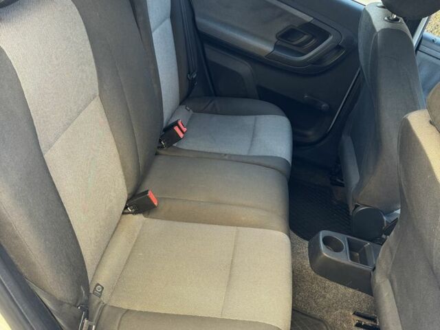 Білий Шкода Фабія, об'ємом двигуна 1.4 л та пробігом 280 тис. км за 3000 $, фото 11 на Automoto.ua