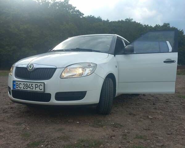 Белый Шкода Фабия, объемом двигателя 1.2 л и пробегом 185 тыс. км за 4700 $, фото 16 на Automoto.ua