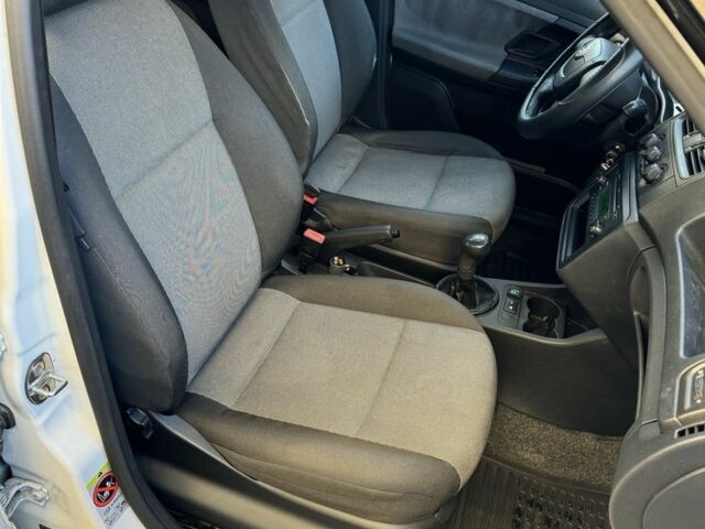 Білий Шкода Фабія, об'ємом двигуна 1.4 л та пробігом 280 тис. км за 3000 $, фото 9 на Automoto.ua