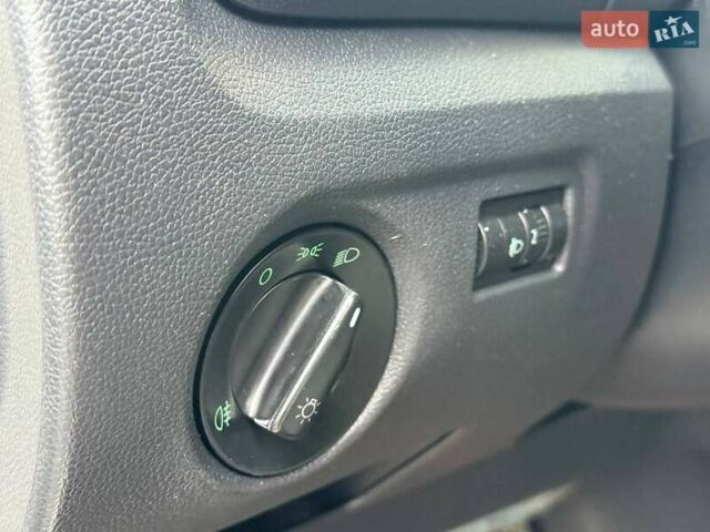 Белый Шкода Фабия, объемом двигателя 1.42 л и пробегом 273 тыс. км за 3800 $, фото 20 на Automoto.ua