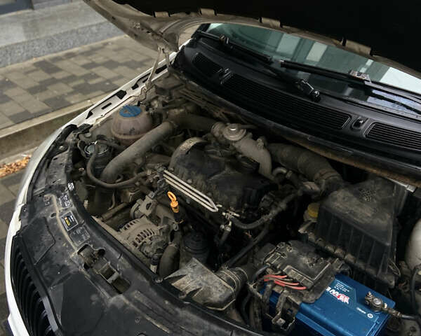 Белый Шкода Фабия, объемом двигателя 1.42 л и пробегом 349 тыс. км за 4600 $, фото 8 на Automoto.ua