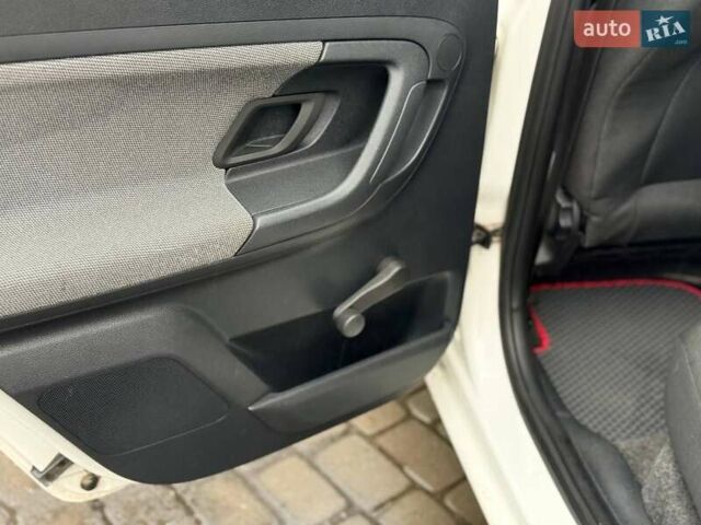 Белый Шкода Фабия, объемом двигателя 1.42 л и пробегом 273 тыс. км за 3800 $, фото 17 на Automoto.ua