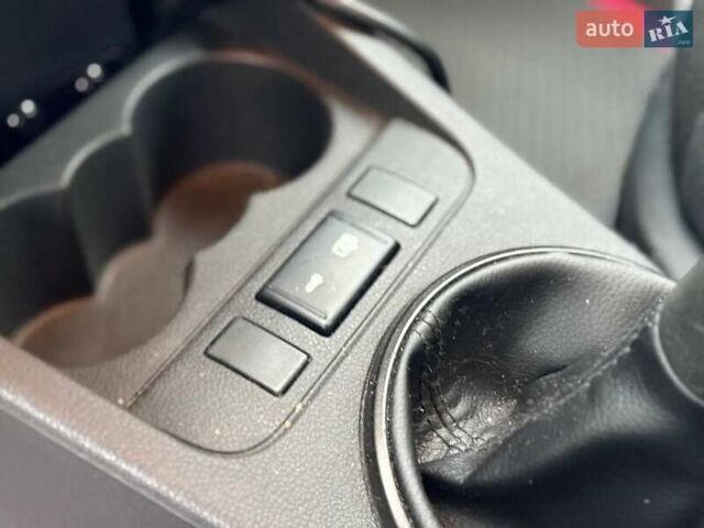 Белый Шкода Фабия, объемом двигателя 1.42 л и пробегом 273 тыс. км за 3800 $, фото 16 на Automoto.ua