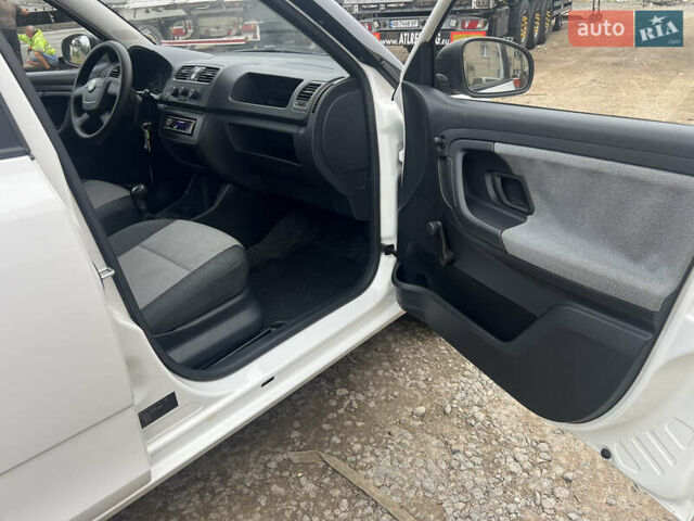 Білий Шкода Фабія, об'ємом двигуна 1.2 л та пробігом 176 тис. км за 4400 $, фото 43 на Automoto.ua