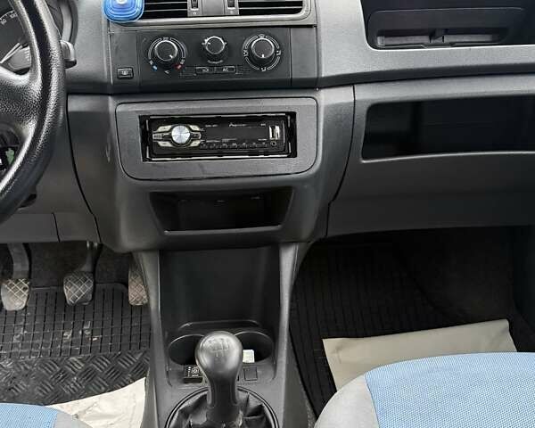 Белый Шкода Фабия, объемом двигателя 1.2 л и пробегом 240 тыс. км за 2999 $, фото 13 на Automoto.ua