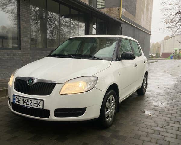 Белый Шкода Фабия, объемом двигателя 1.42 л и пробегом 349 тыс. км за 4600 $, фото 2 на Automoto.ua