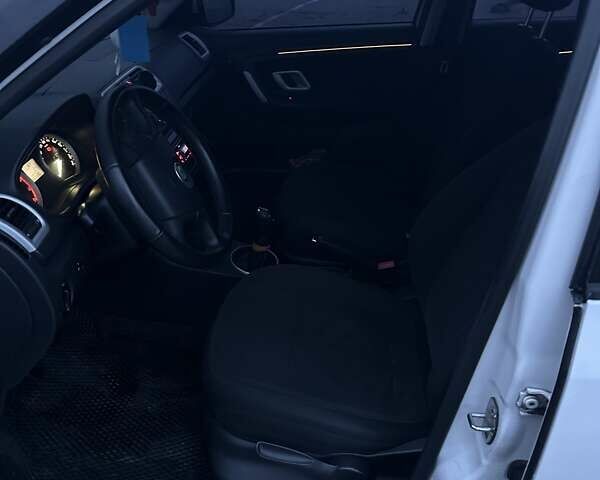 Білий Шкода Фабія, об'ємом двигуна 1.39 л та пробігом 231 тис. км за 4800 $, фото 10 на Automoto.ua
