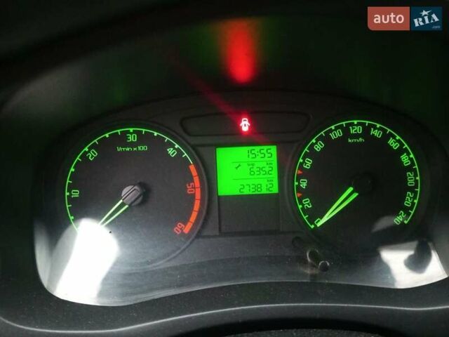 Білий Шкода Фабія, об'ємом двигуна 1.42 л та пробігом 274 тис. км за 3900 $, фото 7 на Automoto.ua