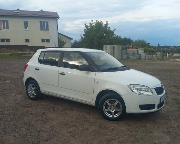 Белый Шкода Фабия, объемом двигателя 1.2 л и пробегом 185 тыс. км за 4700 $, фото 19 на Automoto.ua