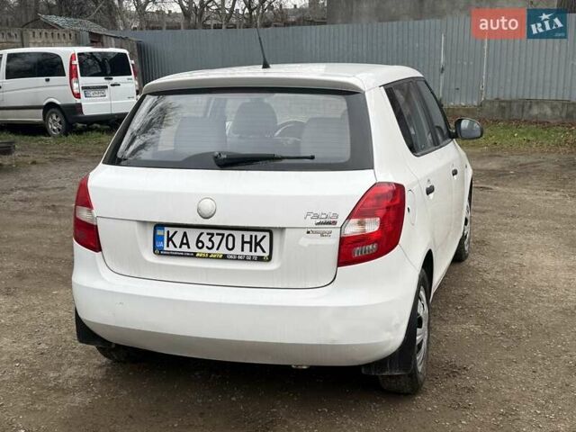 Белый Шкода Фабия, объемом двигателя 1.2 л и пробегом 240 тыс. км за 2999 $, фото 5 на Automoto.ua