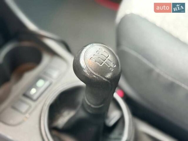 Белый Шкода Фабия, объемом двигателя 1.42 л и пробегом 273 тыс. км за 3800 $, фото 21 на Automoto.ua