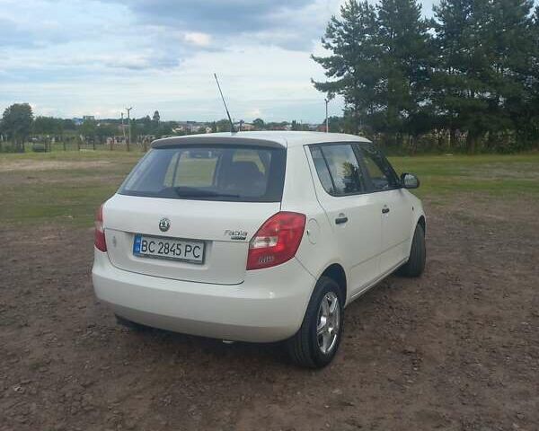 Белый Шкода Фабия, объемом двигателя 1.2 л и пробегом 185 тыс. км за 4700 $, фото 20 на Automoto.ua