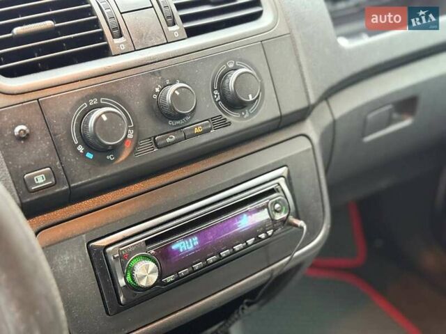 Белый Шкода Фабия, объемом двигателя 1.42 л и пробегом 273 тыс. км за 3800 $, фото 18 на Automoto.ua