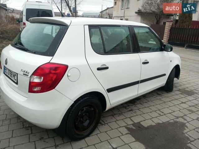 Білий Шкода Фабія, об'ємом двигуна 1.42 л та пробігом 274 тис. км за 3900 $, фото 2 на Automoto.ua
