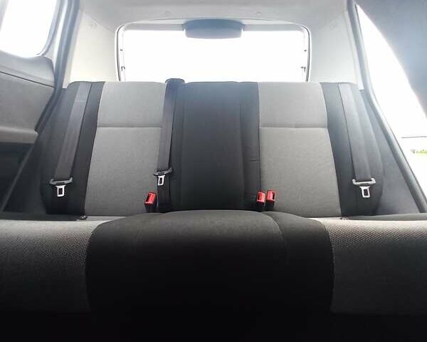 Белый Шкода Фабия, объемом двигателя 1.2 л и пробегом 185 тыс. км за 4700 $, фото 7 на Automoto.ua