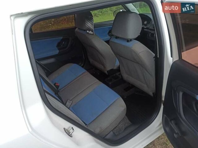 Білий Шкода Фабія, об'ємом двигуна 1.2 л та пробігом 246 тис. км за 4300 $, фото 4 на Automoto.ua