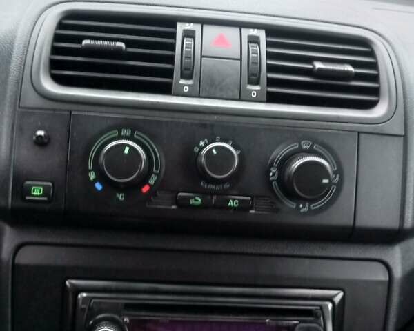 Білий Шкода Фабія, об'ємом двигуна 1.42 л та пробігом 274 тис. км за 3900 $, фото 8 на Automoto.ua