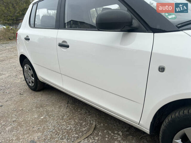 Білий Шкода Фабія, об'ємом двигуна 1.2 л та пробігом 176 тис. км за 4400 $, фото 19 на Automoto.ua