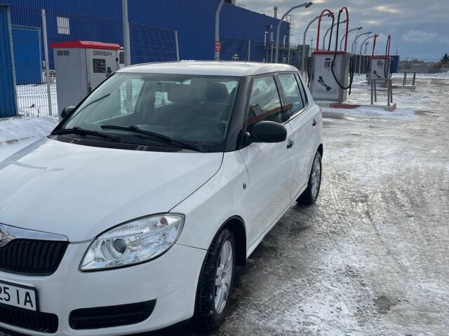 Білий Шкода Фабія, об'ємом двигуна 1.2 л та пробігом 290 тис. км за 3450 $, фото 1 на Automoto.ua