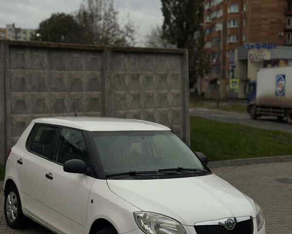 Белый Шкода Фабия, объемом двигателя 1.42 л и пробегом 349 тыс. км за 3999 $, фото 13 на Automoto.ua