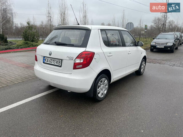 Белый Шкода Фабия, объемом двигателя 1.2 л и пробегом 144 тыс. км за 5300 $, фото 5 на Automoto.ua