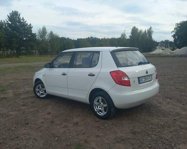 Белый Шкода Фабия, объемом двигателя 1.2 л и пробегом 185 тыс. км за 4700 $, фото 22 на Automoto.ua