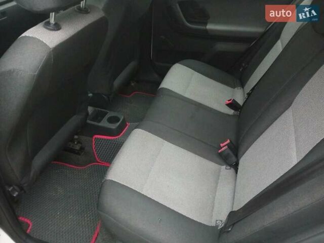 Білий Шкода Фабія, об'ємом двигуна 1.42 л та пробігом 274 тис. км за 3900 $, фото 5 на Automoto.ua