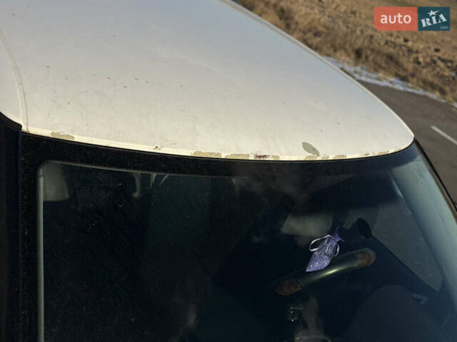 Белый Шкода Фабия, объемом двигателя 1.42 л и пробегом 290 тыс. км за 3800 $, фото 8 на Automoto.ua