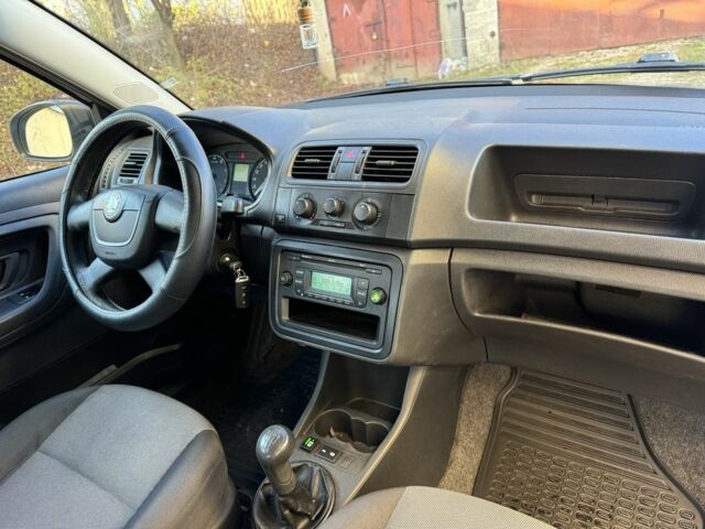 Білий Шкода Фабія, об'ємом двигуна 1.4 л та пробігом 280 тис. км за 3000 $, фото 10 на Automoto.ua