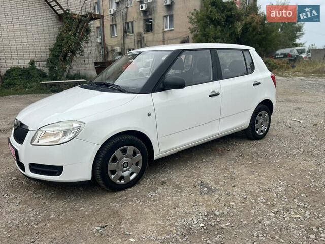 Білий Шкода Фабія, об'ємом двигуна 1.2 л та пробігом 176 тис. км за 4400 $, фото 7 на Automoto.ua