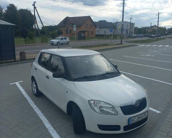 Белый Шкода Фабия, объемом двигателя 1.2 л и пробегом 185 тыс. км за 4700 $, фото 4 на Automoto.ua